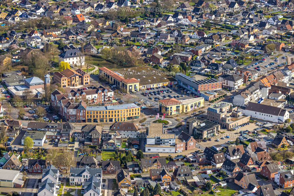 Selm260307029 | Luftbild, Einkaufszentrum Botzlarstraße, Edeka Supermarkt, Sparkasse, evang. Kirche am Markt, Burg Botzlar, umgeben von Teichstraße und Kreisstraße, Selm, Münsterland, Nordrhein-Westfalen, Deutschland