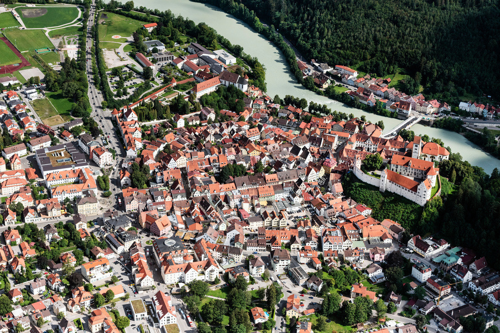 dr__0058155.jpg | FüSSEN 06.08.2020 Altstadtbereich und Innenstadtzentrum in Füssen im Bundesland Bayern, Deutschland. // Old Town area and city center in Fuessen in the state Bavaria, Germany. Foto: Daniel Reiter