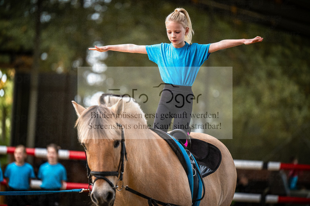 DOS_0105 | Entdecke hochwertige Reitturnierfotos von Foto Oger. Professionell, emotional und authentisch – jetzt Lieblingsmomente im Shop bestellen.Deutschlandweite Turnierfotografie. - Realisiert mit Pictrs.com
