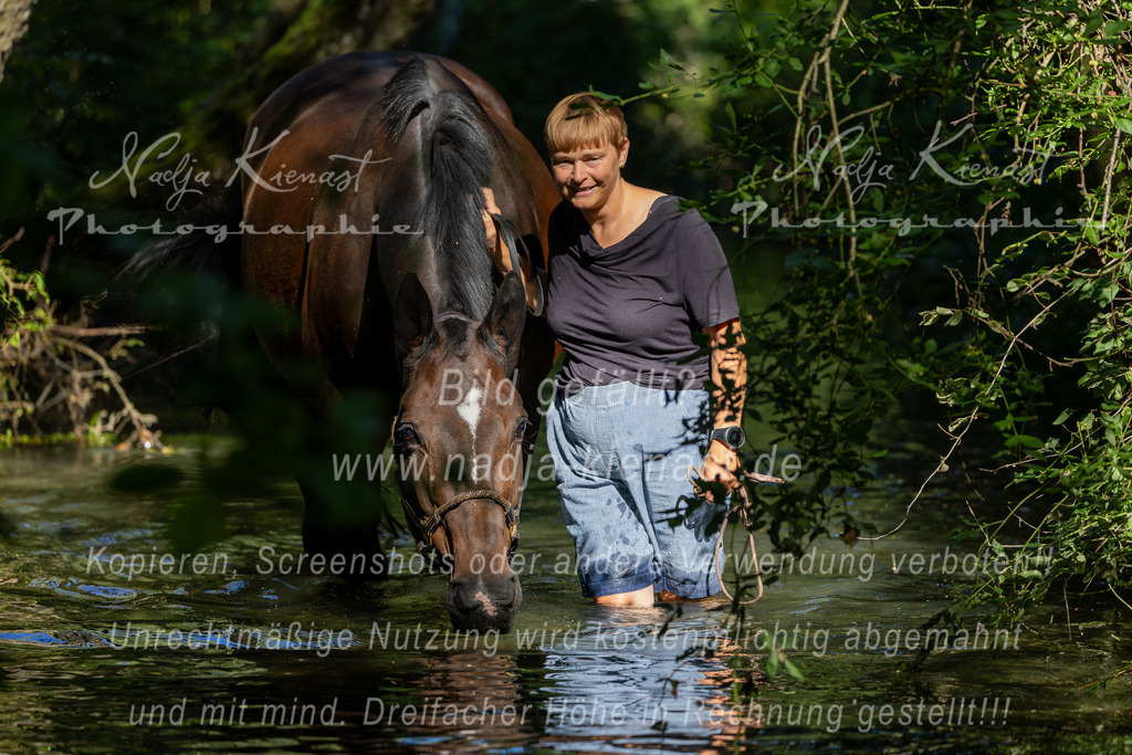 Auswahl_Photographie_Nadja_Kienast__IE_8216-Verbessert-RR | Ich biete Ihnen einzigartige und individuelle Fotoshootings mit Ihren Tieren.
In individuellen Coachings lernen Sie, wie sie von Ihrem Pferd, Ihrer Katze, Ihrem Hund oder einfach Ihrem persönlichen Lieblingstier eindrucksvolle Fotos machen können.