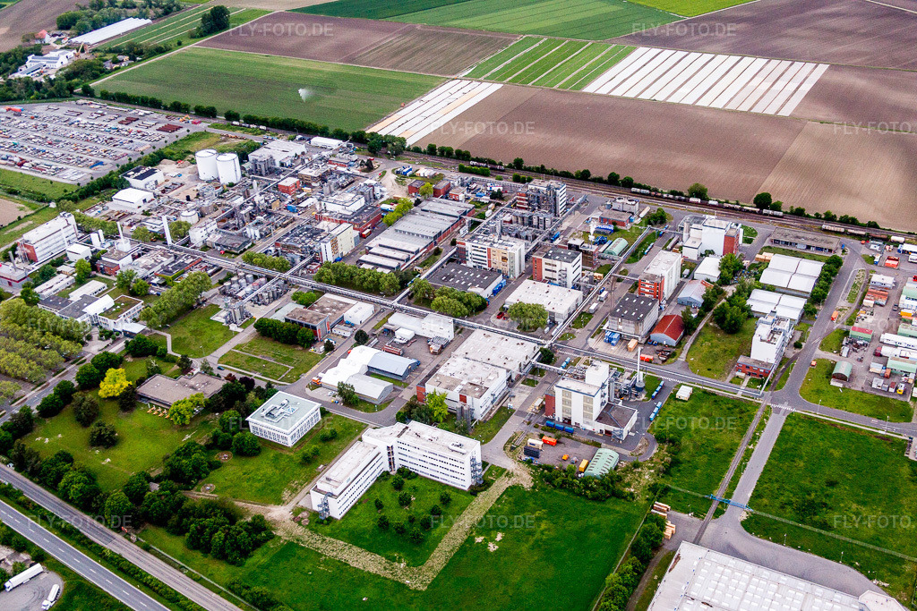 Luftbild: Werksgelände des Chemieproduzenten BASF Lampertheim GmbH in Lampertheim im Bundesland Hessen in Deutschland. Foto: IMG_088605.jpg vom 17.05.2016 durch Werner Riehm/FLY-FOTO.de