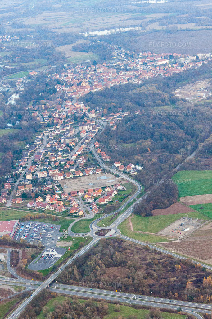 Aerial view: View of the town in Lauterbourg in the state Bas-Rhin, France. – Photo: IMG_22981.jpg taken on 11/21/2009 by Werner Riehm/FLY-FOTO.com – Resolution of the original: 3168 x 4752 px