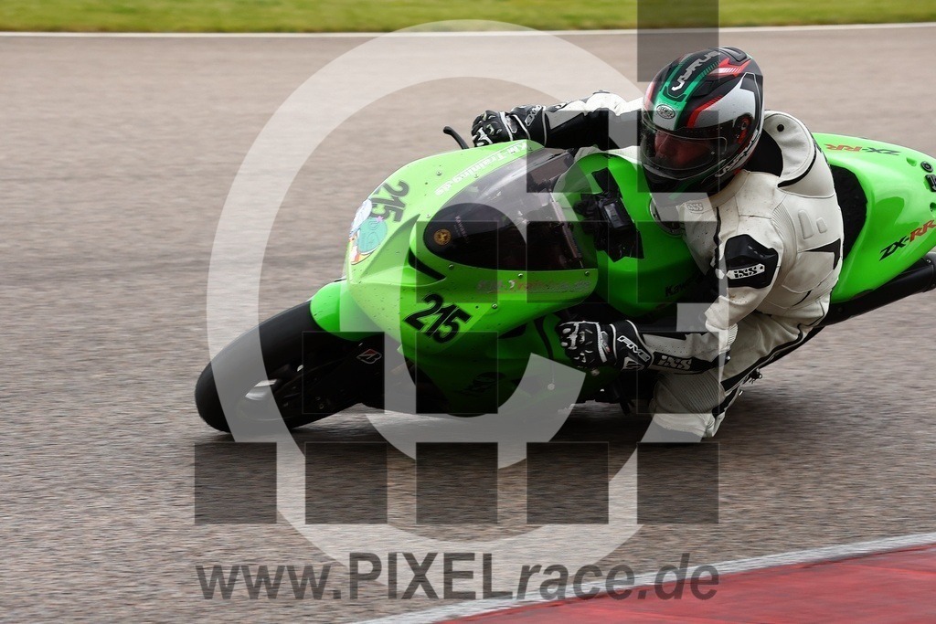 0215-20250526_03856 | Schöne Erinnerungen an spannende Momente - das festzuhalten ist unser Job. PIXELrace.de ist seit 2003 auf den Rennstrecken Europas unterwegs um die Action draußen beim Fahren und die wunderbare Stimmung imm Fahrerlager für euch einzufangen.