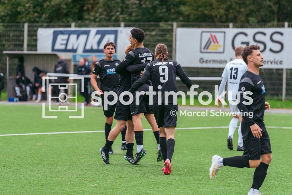 SSV Germania Wuppertal – Cronenberger SC | Younes El-Abdouni (17, Cronenberger SC) beim Torjubel nach dem 0:1. Bezirksliga Niederrhein, Gruppe 2: SSV Germania Wuppertal gegen Cronenberger SC, Wuppertal, 11.10.2026. Endstand: 1:4. sportimfokus / Marcel Schwering - Realisiert mit Pictrs.com