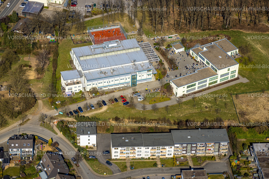 Wetter250303785Volmarstein | Luftbild, Georg-Müller-Schule Gesamtschule mit Schulhof und Schülern, roter Bolzplatz, Schmandbruch, Wetter, Ruhrgebiet, Nordrhein-Westfalen, Deutschland