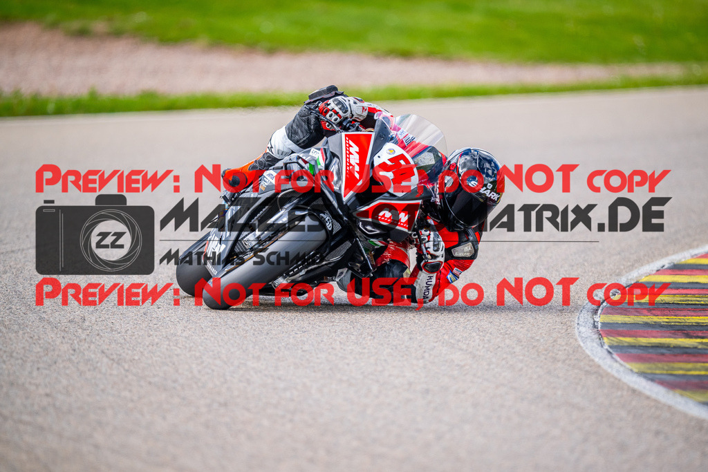 MaZZes_FotoMatrix_240505_6007705_1998 | STK1000