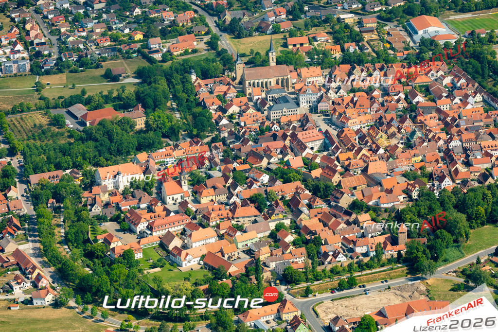 Das Luftbild zeigt :  Iphofen - Die Luftaufnahme wurde 2023 vom UL-Flugzeug aus erstellt ( keine Drohne ) - Hochauflösende Luftaufnahme - Für grossformatige Ausdrucke geeignet. Die Geschenkidee !Mit Lizenz und Bildrechte bestellbar