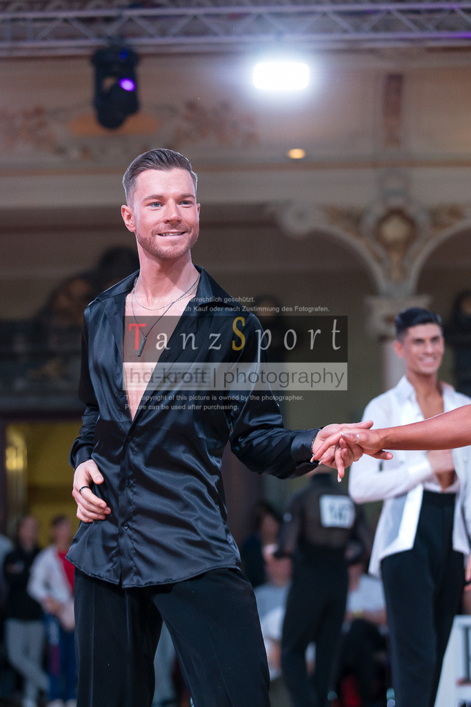20240706_WDSF_WO_Latin_9300 | Tanzsportbilder, Standardtanz, Lateintanz, WDSF, DTV, LTVB, dancecomp, goc, hessen tanzt, blaues band der spree, walzer, tango, wiener walzer, slowfox, quickstepp, samba, rumba, cha-cha-cha, paso doble. jive, hd-kroft photography, turniertanzsport