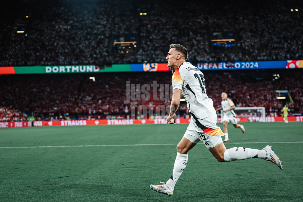 Fußball | Herren | UEFA-Fußball-Europameisterschaft 2024 | Achtelfinale | Deutschland vs. Dänemark | 29.06.2024 | Nico Schlotterbeck (#15, Deutschland) jubelt, das Tor wird aberkannt