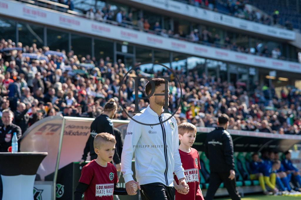 Hannover 96 vs 1. FC Magdeburg – 2. Bundesliga – 29.03.2025 | Szene aus dem 2. Bundesliga-Spiel des 27. Spieltags zwischen Hannover 96 und dem 1. FC Magdeburg am 29. März 2025 in der Heinz von Heiden Arena in Hannover. Endstand: 0:0. Fotografiert von Philipp Heist. - Realisiert mit Pictrs.com
