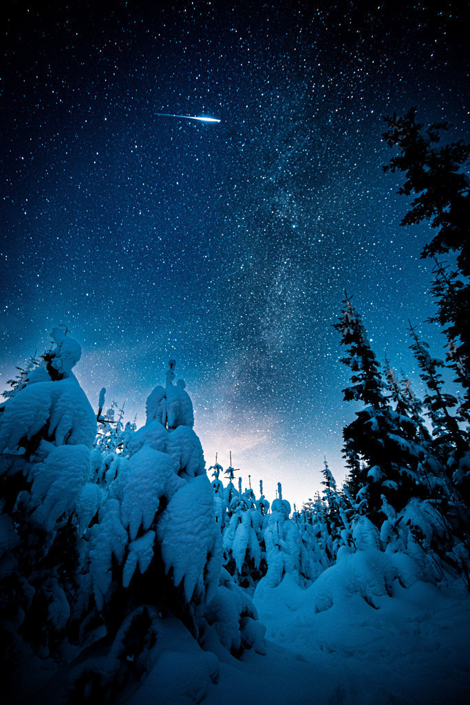 WIntermilchstraße 2 | Wintermilchstraße in einer Winterlandschaft mit Sternschnuppe - Realisiert mit Pictrs.com