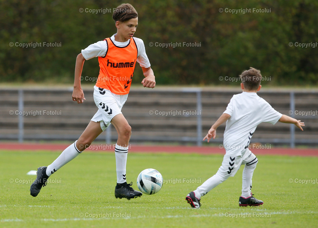 FUSBALLCAMPHERWIGDRECHSEL_10 | bilder, linz, photo, foto, fussball, sport, fotolui, bundesliga