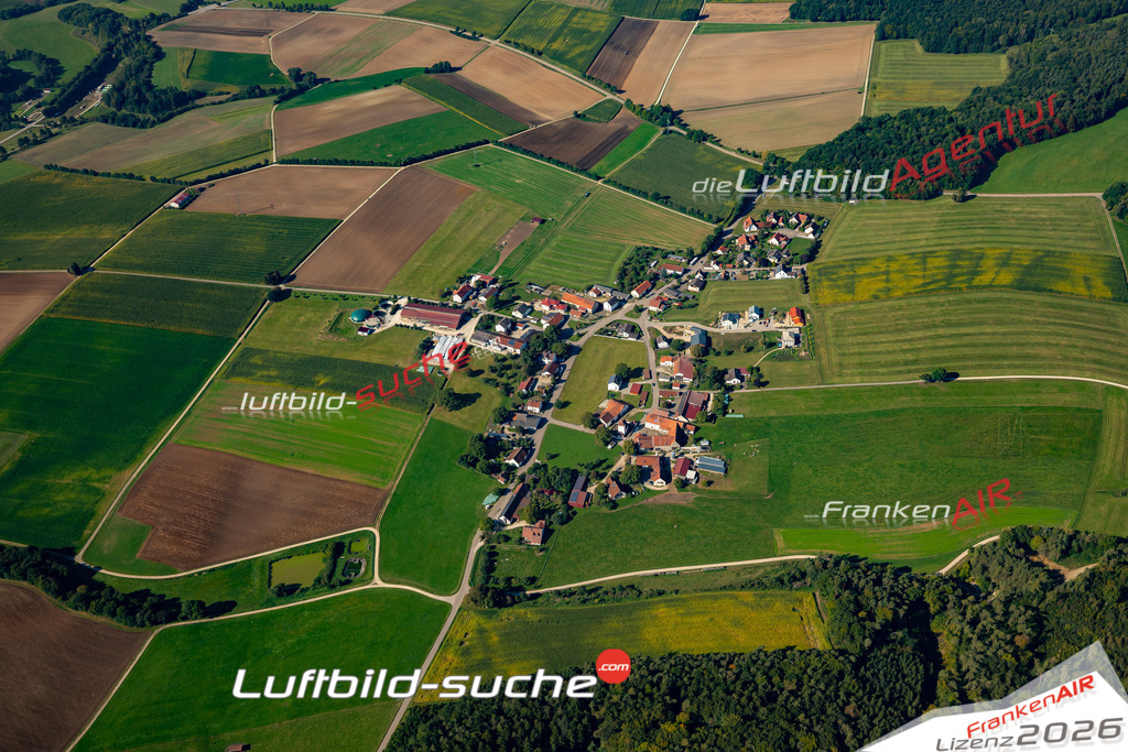 Die Luftaufnahme Burgmannshofen - Marxheim wurde 2021 mittels Flugzeug (keine Drohne) erstellt. Hohe Auflösung -für große Poster und Wandbilder geeignet!