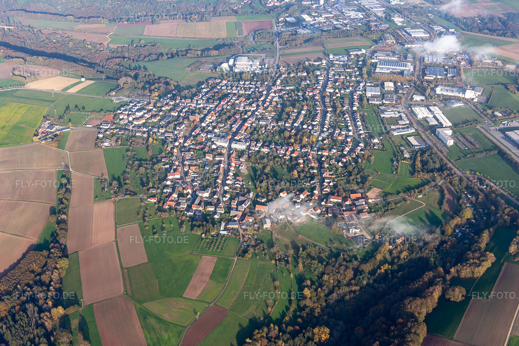 Luftbild: Ortschaft von Westen im Ortsteil Winzeln in Pirmasens im Bundesland Rheinland-Pfalz in Deutschland. Foto: IMG_143787.jpg vom 26.10.2024 durch Werner Riehm/FLY-FOTO.de