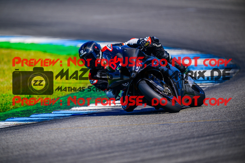 MaZZes_FotoMatrix_240520_6007705_8707 | WEISS