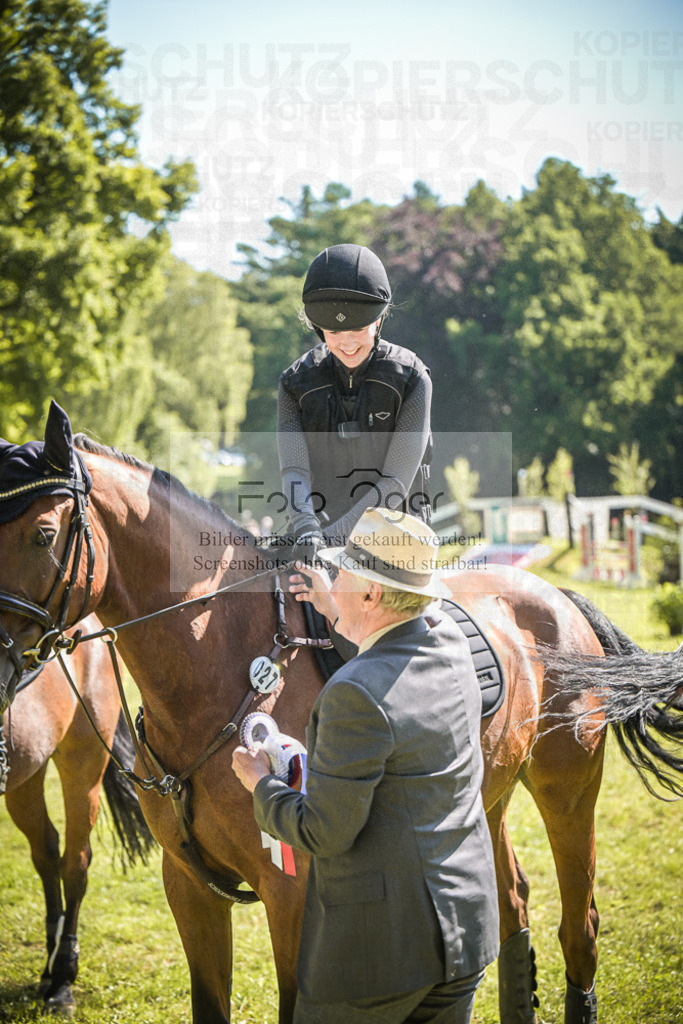 DOS_2295 | Entdecke hochwertige Reitturnierfotos von Foto Oger. Professionell, emotional und authentisch – jetzt Lieblingsmomente im Shop bestellen.Deutschlandweite Turnierfotografie. - Realized with Pictrs.com