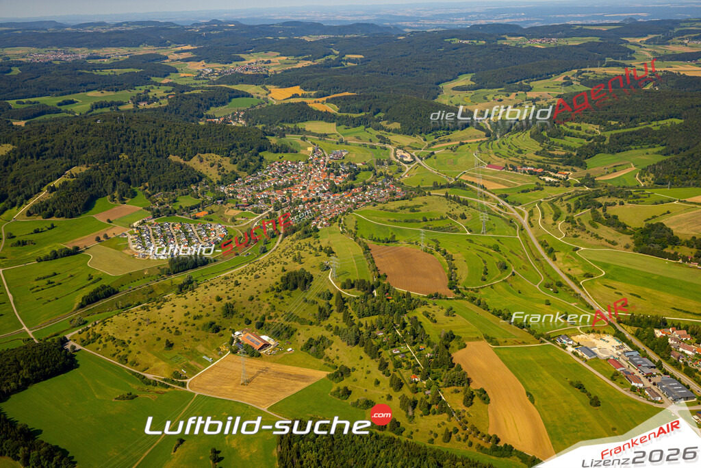 Das Luftbild zeigt :  Gomadingen - Die Luftaufnahme wurde 2024 vom UL-Flugzeug aus erstellt ( keine Drohne ) - Hochauflösende Luftaufnahme - Für grossformatige Ausdrucke geeignet. Die Geschenkidee !Mit Lizenz und Bildrechte bestellbar
