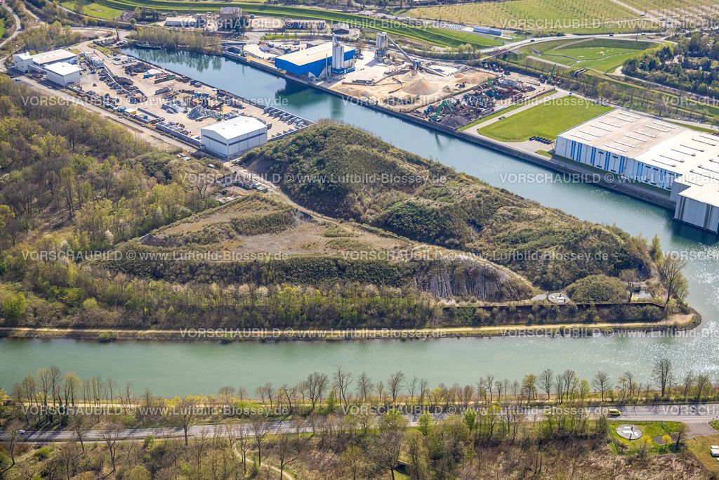 Gelsenkirchen220402297 | Luftbild, Hafen Grimberg am Rhein-Herne-Kanal, Halde mit Schatstoffdeponie, Bismarck, Gelsenkirchen, Ruhrgebiet, Nordrhein-Westfalen, Deutschland
