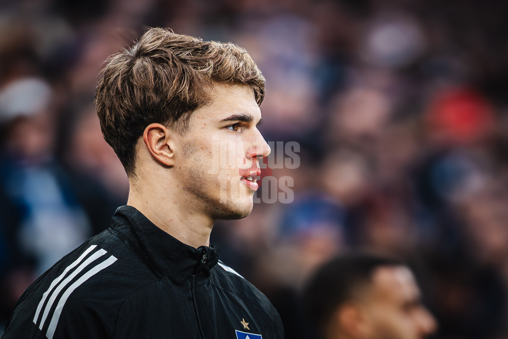 Fußball | Männer | Saison 2025/2026 | 1. Fußball-Bundesliga | 12. Spieltag | Hamburger SV vs. VfB Stuttgart | 30.11.2025 | Luka Vuskovic (#44, HSV) beim Einlauf ins Stadion