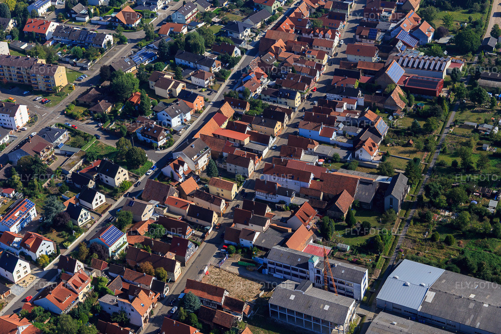 Luftbild: Rheinstraße und Juststr- von Südwesten in Kandel im Bundesland Rheinland-Pfalz in Deutschland. Foto: IMG_094959.jpg vom 24.09.2016 durch Werner Riehm/FLY-FOTO.de