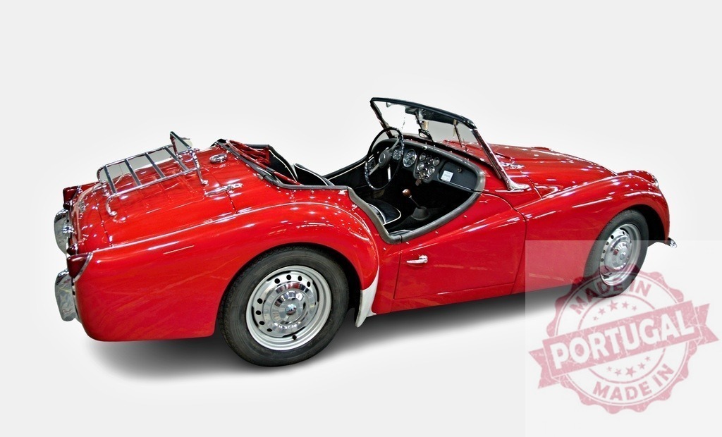 Red Triumph TR3 Sports Car with Luggage Rack Parked on White Background | Classic red Triumph TR3 roadster parked, showcasing its vintage charm and luggage rack - Realisiert mit Pictrs.com