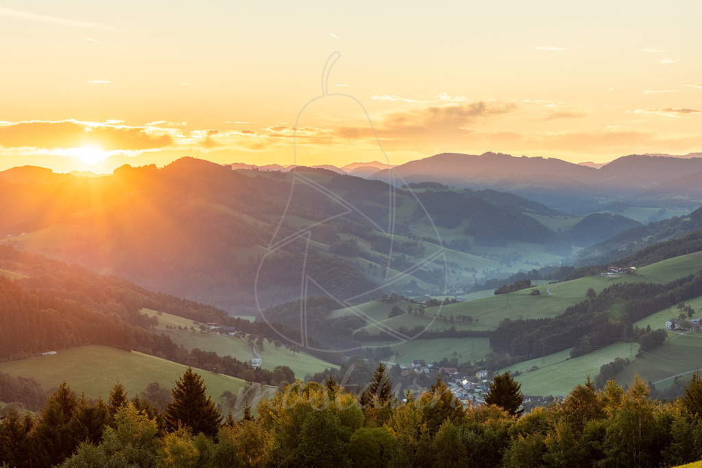 Sonnenaufgang Puchberg Randegg | Ihre Fotografin im Lungau, ihre Fotografin im Mostviertel, Wandbilder Onlineshop, Imagefotos für Ihr Unternehmen,  - Realisiert mit Pictrs.com