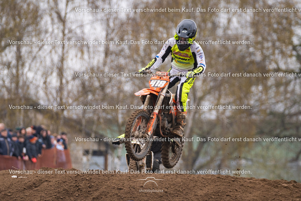 20260412_MCCBensdorf-1147 | Sportfotografin aus Berlin-Brandenburg mit Fokus auf Motocross. Ich halte deine sportliche Leistung und echte Emotionen auf und neben der Strecke professionell fest. Entdecke die Fotos von deinem Rennen und bestelle sie direkt hier im Shop.