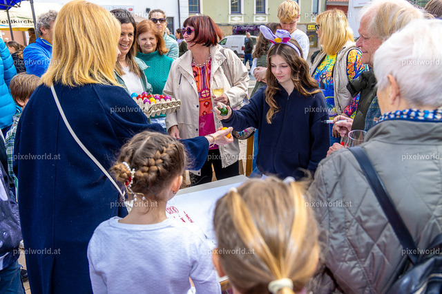 Eierpecken am Hauptplatz | Bildershop von pixelworld.at - Realisiert mit Pictrs.com