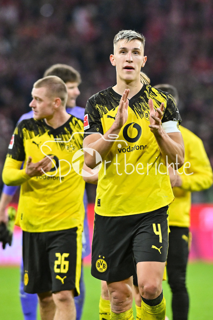 FC Bayern München - Borussia Dortmund | mUNICH, GERMANY - Nico SCHLOTTERBECK (Borussia Dortmund 4) after the bundesliga match between FC Bayern Munich vs. Borussia Dortmund on matchday 7 at Allianz Arena on October 18, 2025 in Munich, Germany / DFL REGULATIONS PROHIBIT ANY USE OF PHOTOGRAPHS AS IMAGE SEQUENCES AND/OR QUASI-VIDEO