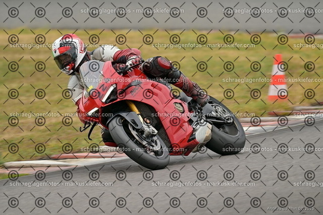 25bt05-1432 | markuskiefer.com - Realisiert mit Pictrs.com