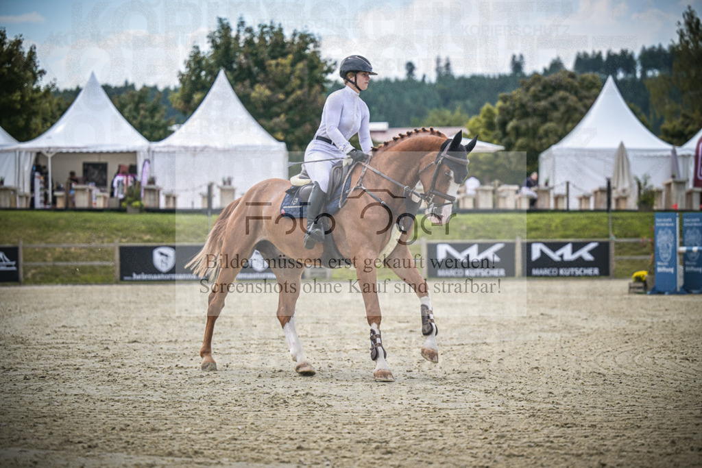 DOS_5472 | Entdecke hochwertige Reitturnierfotos von Foto Oger. Professionell, emotional und authentisch – jetzt Lieblingsmomente im Shop bestellen.Deutschlandweite Turnierfotografie. - Realisiert mit Pictrs.com