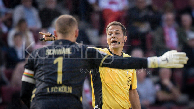 German Bundesliga,  1. FC Koeln - Bayer 04 Leverkusen, 25.04.2026 | KOELN, GERMANY - APRIL 25, 2026 :  Keeper Marvin Schwaebe (Schwabe / Schwäbe / 1. FC Koeln, 1) and Referee Robert Hartmann (Wangen im Allgaeu) gestures during the German Bundesliga match on gameday 31 between 1. FC Koeln - Bayer 04 Leverkusen at RheinEnergieSTADION on April 25, 2026 in Koeln, Germany. DFL REGULATIONS PROHIBIT ANY USE OF PHOTOGRAPHS AS IMAGE SEQUENCES AND/OR QUASI-VIDEO.