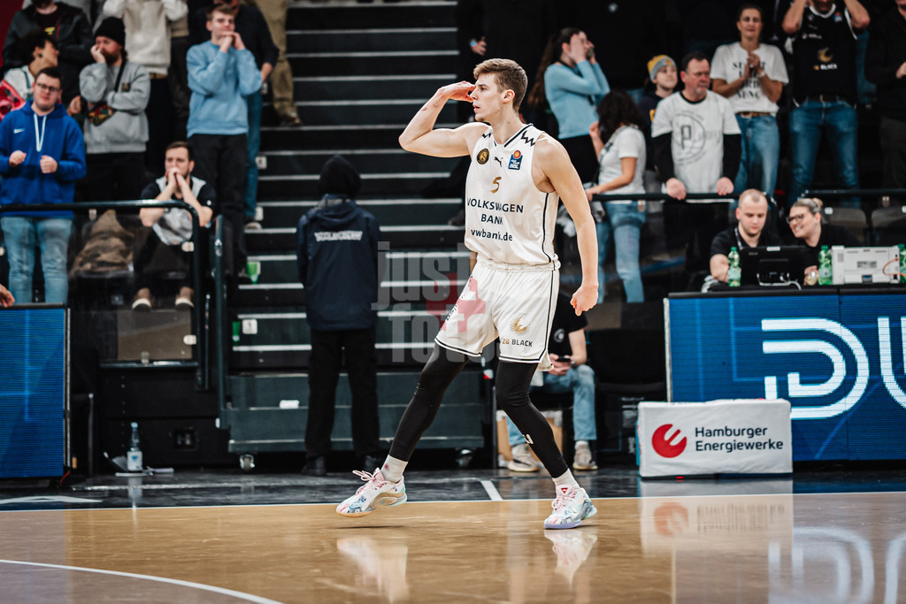 Basketball | Männer | Saison 2024/2025 | easyCredit Basketball Bundesliga | 14. Spieltag | Veolia Towers Hamburg vs. Basketball Löwen Braunschweig | 30.12.2024 | Luka Scuka (#5, Basketball Löwen Braunschweig)