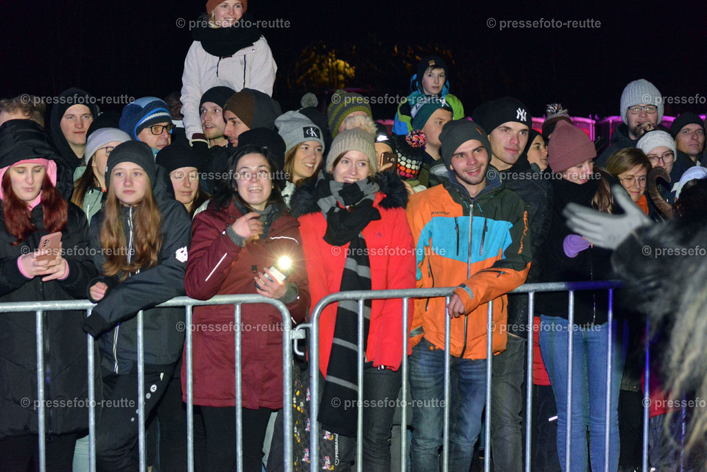 news-2022-Dez03-Krampusumzug-Reutte-WTV_5810 | Info aus dem Bezirk Reutte/Ausserfern Tirol sowie eine umfangreiche Bilddatenbank über die gesamte Region: Lechtal, Talkessel Reutte, Tannheimertal, Zwischentoren. Lech, Plansee, Zugspitze, Grenztunnel, B179, Fernpassstraße, Verkehr, Lawinen, Tradition, - Realisiert mit Pictrs.com