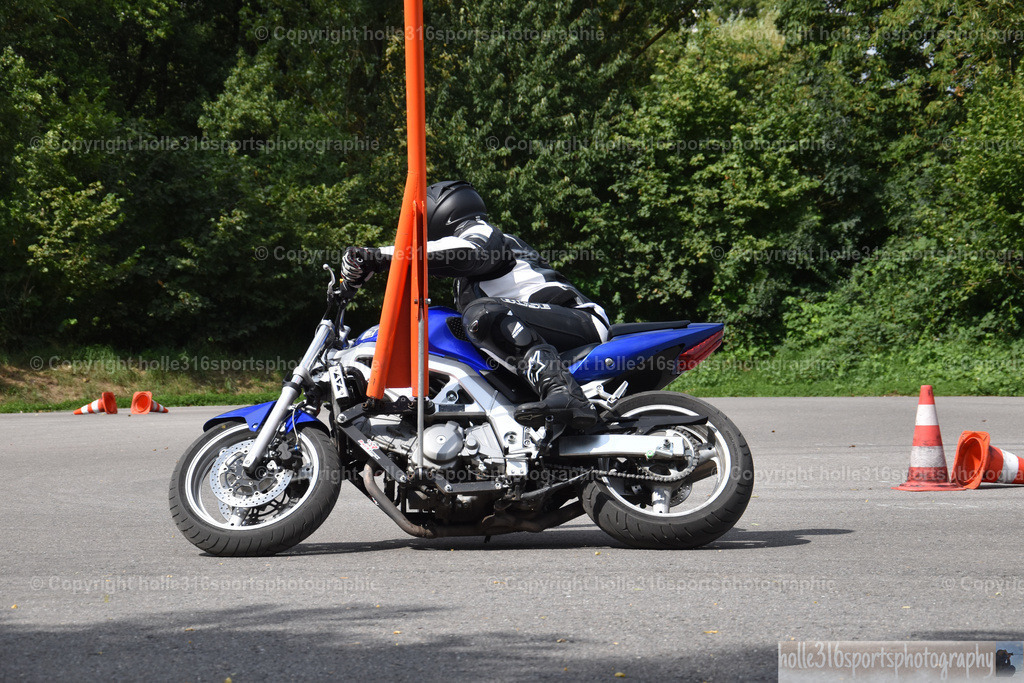 DSC_0734 | Sportfotografie , Motorsport, Motoross, Reitsport, Mointainbike, Enduro,
Landschaft , Outdoor, Eventfotografie, Landschaft, Bilder online bestellen - Realisiert mit Pictrs.com