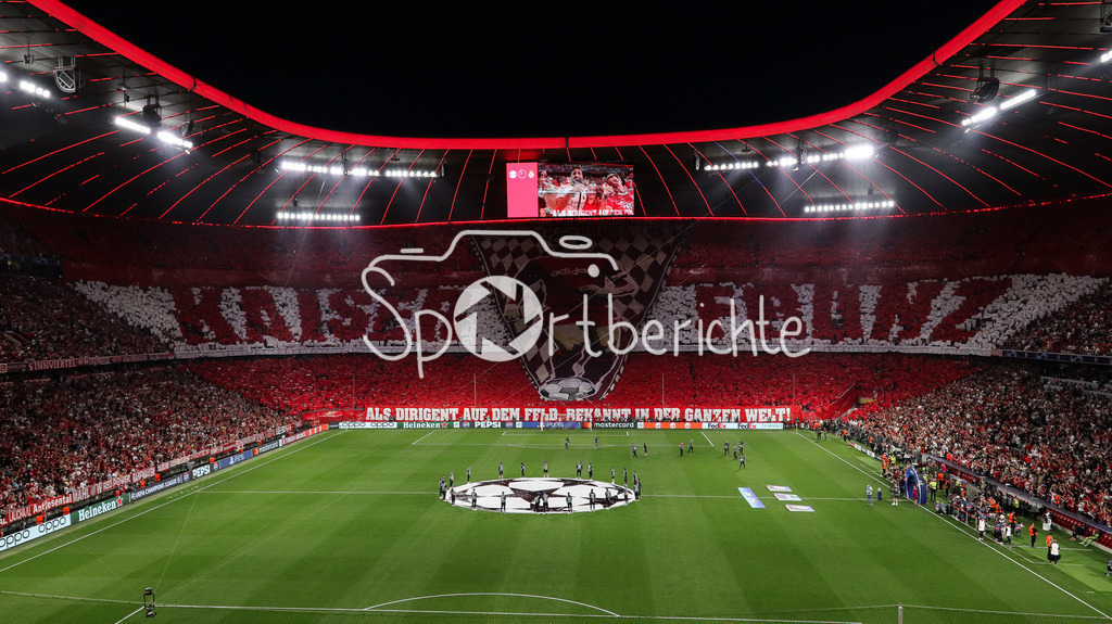 FC Bayern München - Real Madrid | Die Fans des FC Bayern gedenken Franz Beckenbauer mit einer Choreographie vor dem Heimspiel gegen Real Madrid / Choreo / Ultras / Südkurve München / Kaiser Franz / Symbolbild
