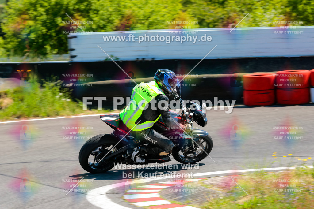 Moto-TeamOBK-21869 | Hier findet Ihr Bilder von Touristenfahrten auf der Nürburgring Nordschleife oder von anderen Veranstaltungen die ich besucht habe. Viel Spass beim Durch Schauen 