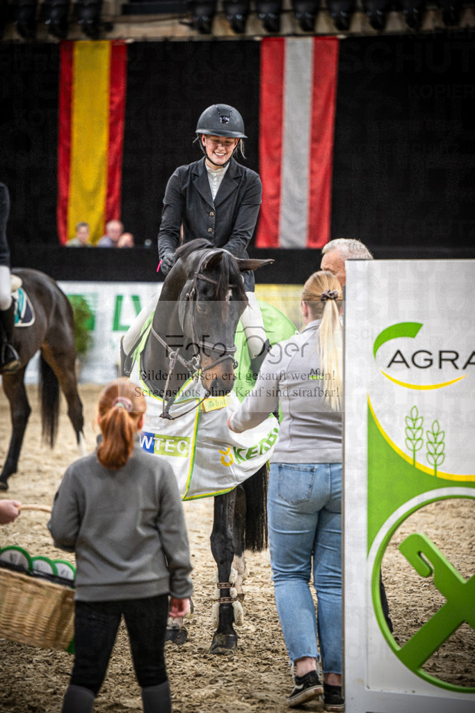 DOS_0083 | Entdecke hochwertige Reitturnierfotos von Foto Oger. Professionell, emotional und authentisch – jetzt Lieblingsmomente im Shop bestellen.Deutschlandweite Turnierfotografie. - Realisiert mit Pictrs.com