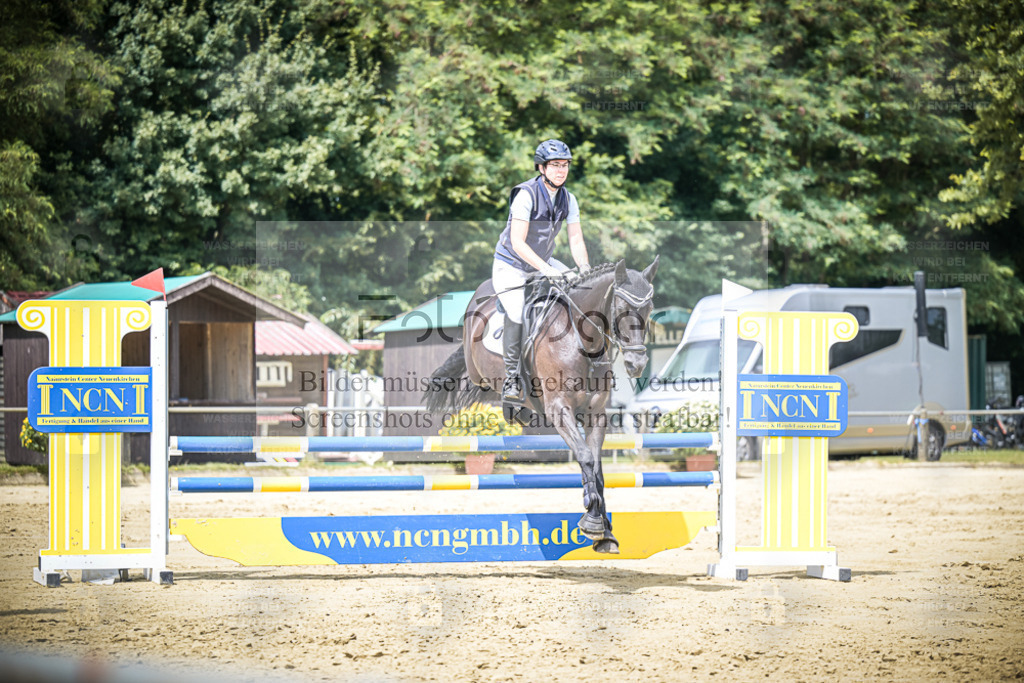 DOS_7252 | Entdecke hochwertige Reitturnierfotos von Foto Oger. Professionell, emotional und authentisch – jetzt Lieblingsmomente im Shop bestellen. - Realisiert mit Pictrs.com