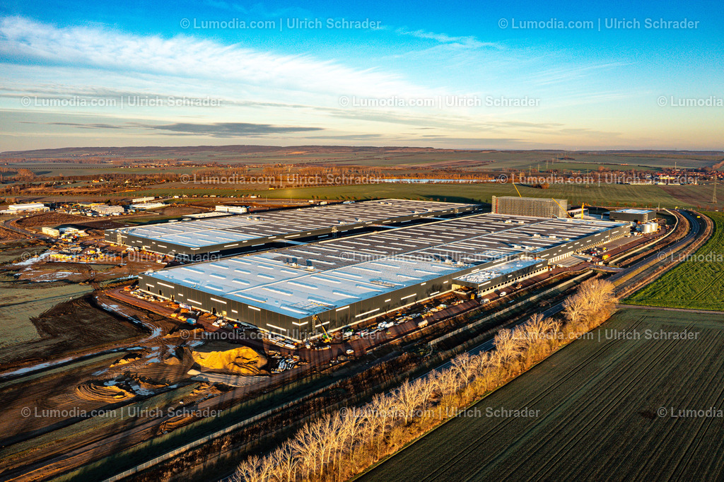 10049-52027 - Daimler Truck Global Parts Center Halberstadt | Stockfoto und Bilderpool mit Bildmaterial aus Deutschland, dem Harz, Halberstadt, Quedlinburg, Wernigerode und weltweit. Qualitativ hochwertige und professionelle Fotos anschauen und kaufen. - Realisiert mit Pictrs.com