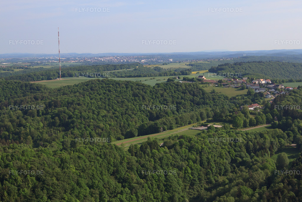 Luftbild: Sender Kettrichhof im Ortsteil Kettrichhof in Lemberg im Bundesland Rheinland-Pfalz in Deutschland. Foto: IMG_40927(40834).jpg vom 08.05.2011 durch Werner Riehm/FLY-FOTO.deAuflösung des Originals: 4752 x 3168 px