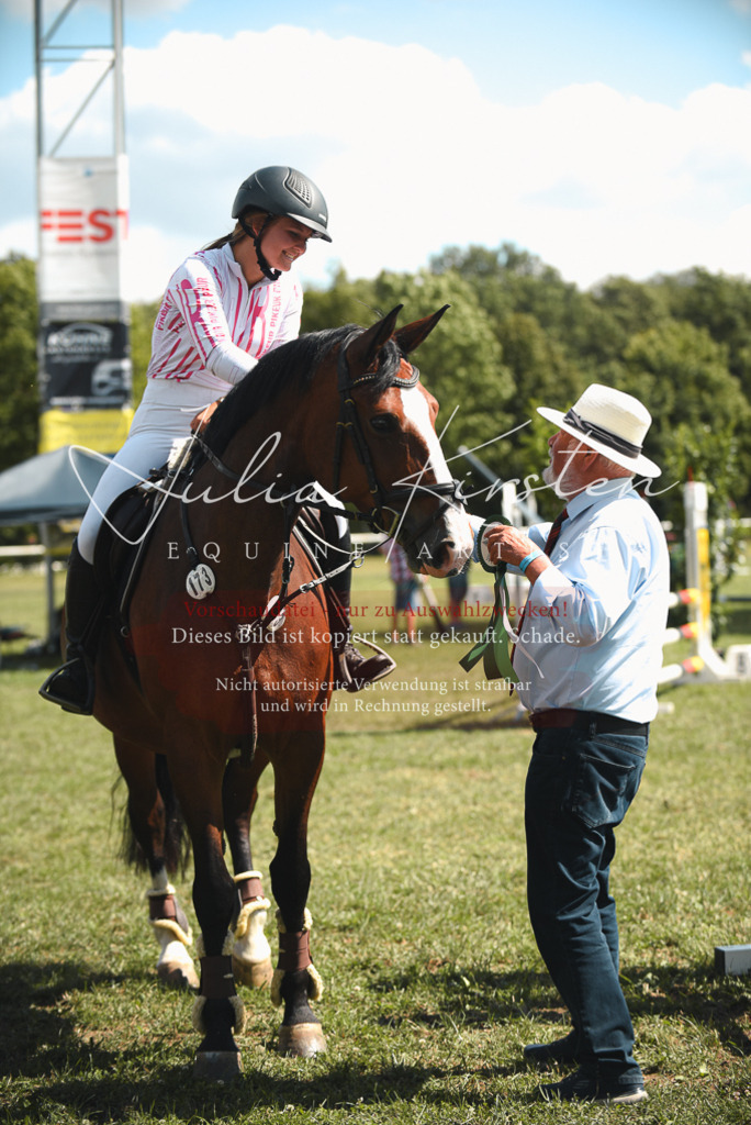 DSC_6830 | Pferde- und Turnierfotografie in Westsachsen. Pferdeportraits, Auftragszeichnungen und intuitive Kunst.