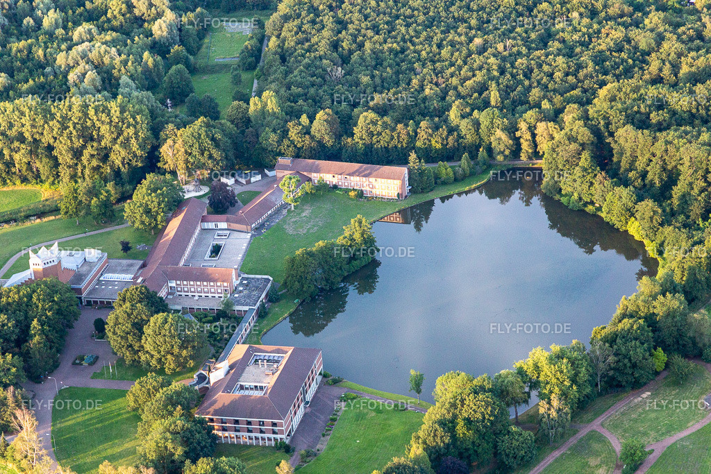 Schönstatt-Au | Luftbild: Schönstatt-Au in Borken im Bundesland Nordrhein-Westfalen in Deutschland. Foto: IMG_008043.jpg vom 12.07.2020 durch Werner Riehm/FLY-FOTO.de - Realisiert mit Pictrs.com