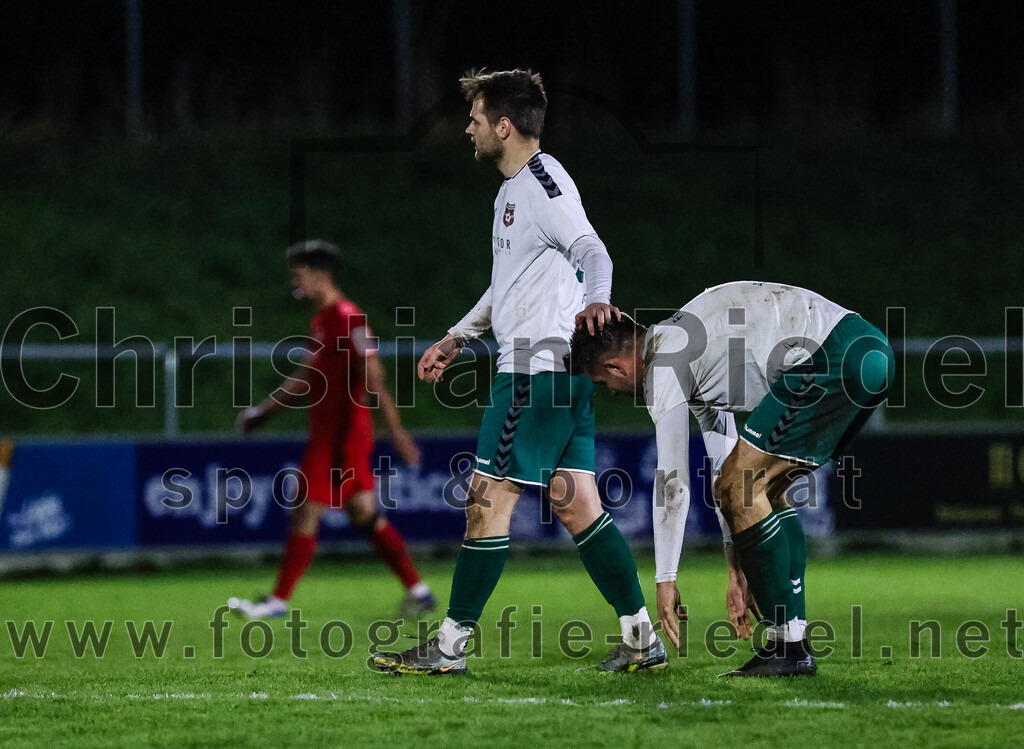 2024-03-28_122_FC_Schwaig_gegen_VfB_Forstinning | Oberding, Deutschland, 28.03.2024:
Fußball, Landesliga Südost 2023 / 2024, 27. Spieltag, FC Schwaig gegen VfB Forstinning, Endergebnis: 2:1

Tobias Bartl (FC Schwaig, #37), Raffael Ascher (FC Schwaig, #9)

Foto: Christian Riedel / fotografie-riedel.net