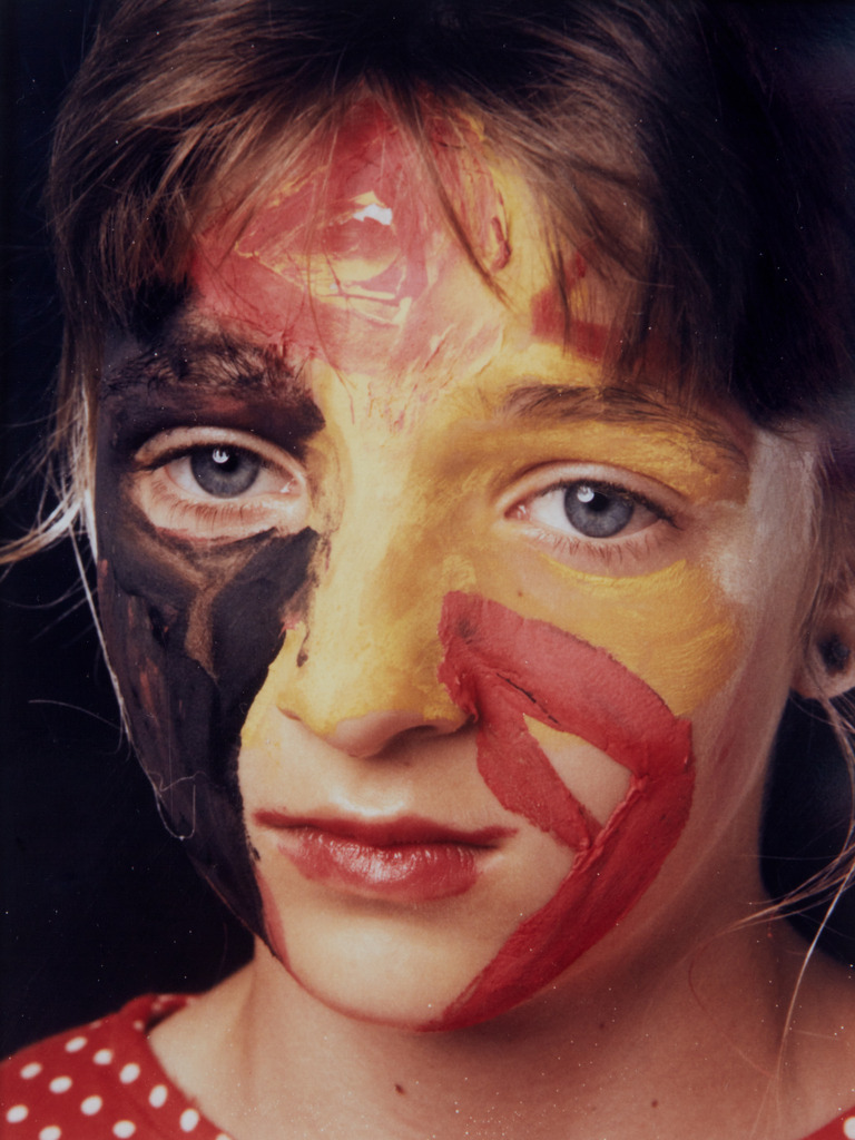 047art_Bee-Braxm_0957 | Werk aus  dem Jahr 1994   Nach einer Aktion im Ritterhausmuseum Offenburg. Kunstmaler Rainer Braxmaier und Modefotograf Wilfried Beege.