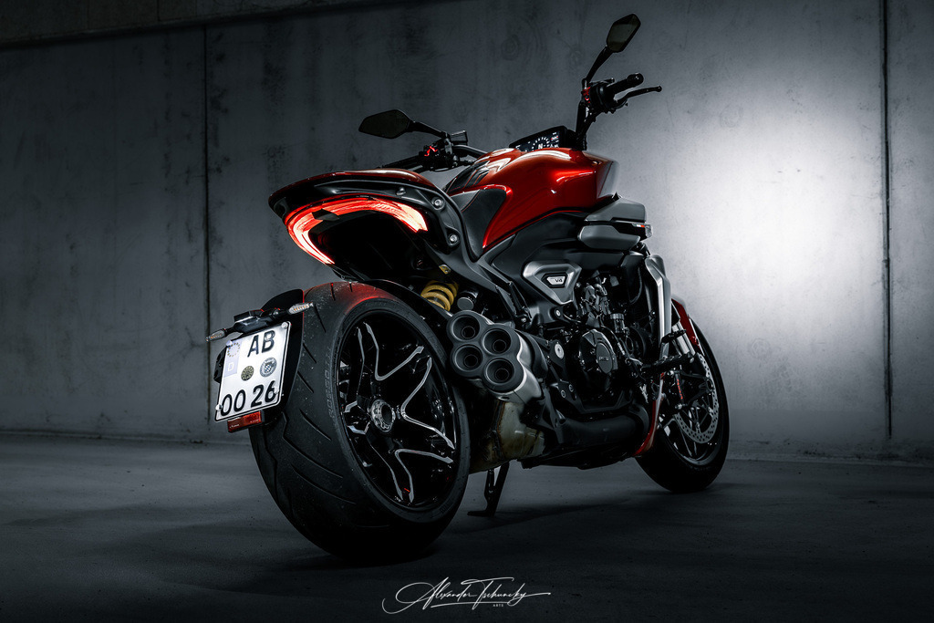 Ducati xDivael V4 | Entdecken Sie die faszinierende Welt von Alexander Tschuncky Arts: Kreative Fotografie, atemberaubende Automobilkunst und hochwertiger Bilderdruck. Lassen Sie sich inspirieren! - Realisiert mit Pictrs.com