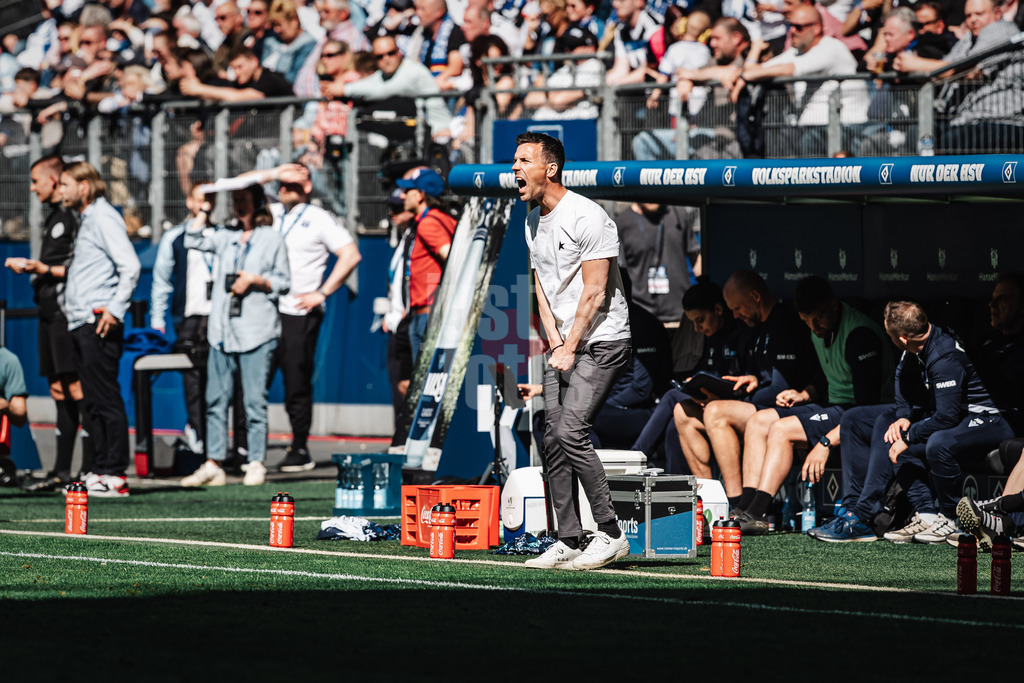 Fußball | Männer | Saison 2024/2025 | 2. Fußball-Bundesliga | 31. Spieltag | Hamburger SV vs. Karlsruher SC | 27.04.2025 | Trainer Christian Eichner (Karlsruher SC)