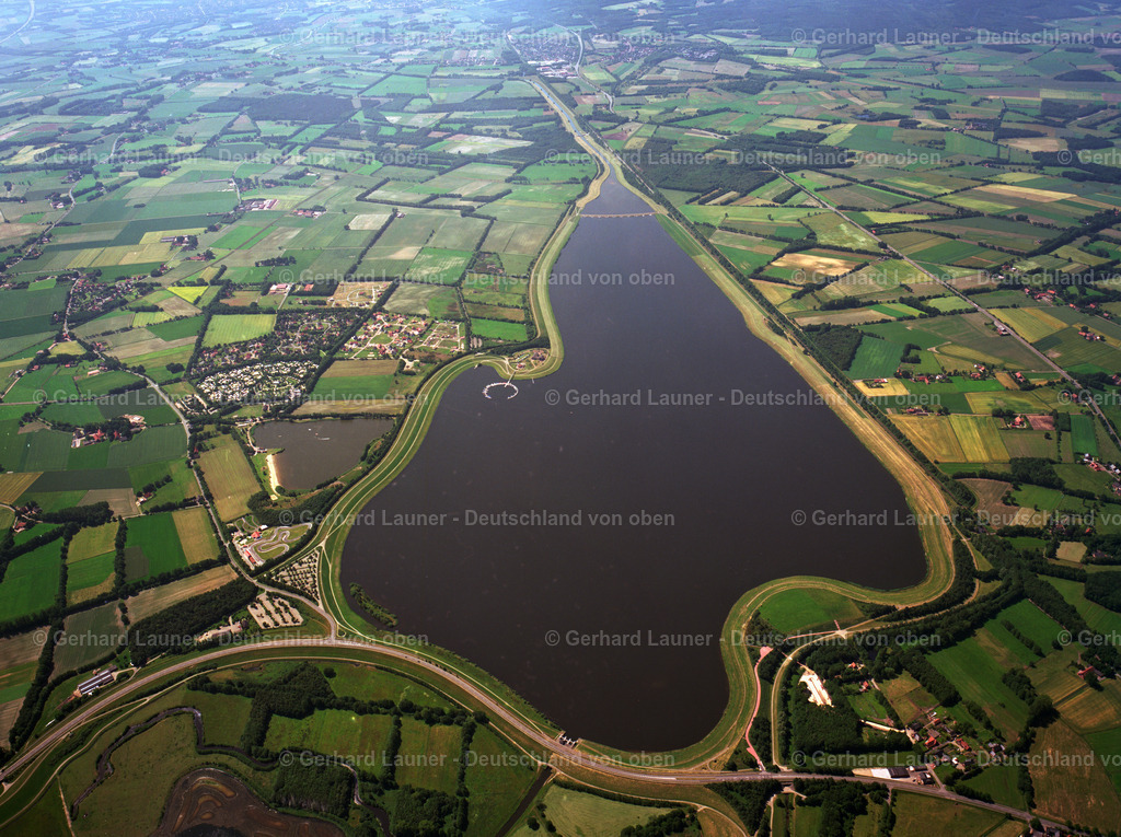 9910212 | Online-Shop für Luftbilder aus Deutschland. Seit über 45 Jahren baut Gerhard Launer das Luftbildarchiv mit unterschiedlichsten Themen stetig weiter aus.