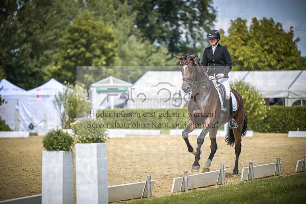 DOS_3174 | Entdecke hochwertige Reitturnierfotos von Foto Oger. Professionell, emotional und authentisch – jetzt Lieblingsmomente im Shop bestellen.Deutschlandweite Turnierfotografie. - Realisiert mit Pictrs.com