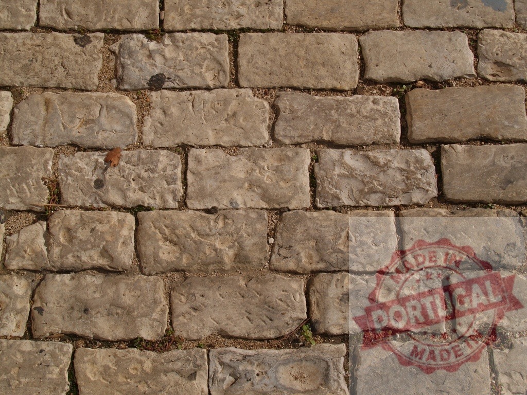 Old cobblestone street forming a textured background | Close-up view of an old cobblestone street creating a rough and textured background - Realisiert mit Pictrs.com